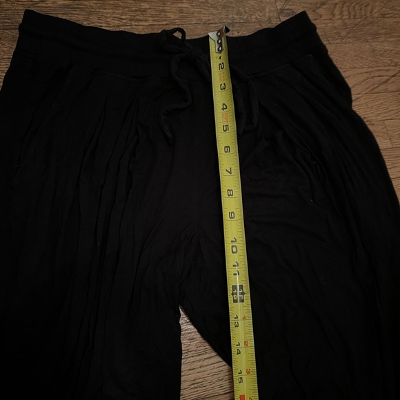 Three Dot Light weight black slouchy joggers - Picture 11 of 15